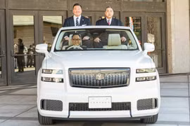 Cận cảnh Toyota Century SUV phiên bản mui trần mới