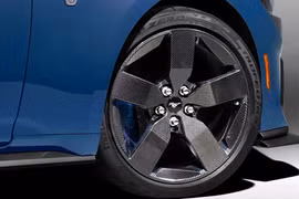 Bộ mâm carbon trên siêu xe và hiệu suất cao liệu có an toàn?