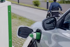 Ford phát triển trạm sạc robot, chủ xe chỉ ngồi điều khiển "bằng mồm"