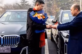 Nhân viên được công ty thưởng Tết ô tô BMW 