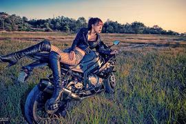 Ngắm mẫu Hàn khoe dáng bên cặp đôi môtô BMW “hàng khủng“