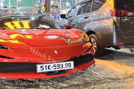 Đại gia Sài thành trúng biển tứ quý 9 Ferrari SF90 Spider 