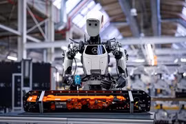 Mercedes-Benz đưa robot vào quá trình vận hành, sản xuất ôtô