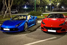 Mục sở thị bộ đôi Ferrari mui trần bạc tỷ của đại gia Hà Nội