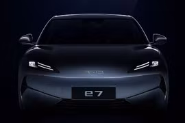 BYD e7 2025 - sedan điện giá rẻ chuyên chạy taxi của BYD