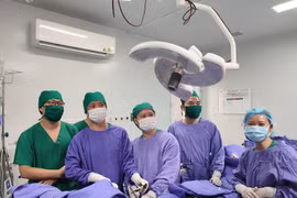 Nội soi cắt u tuyến ức điều trị triệt để tránh suy hô hấp, tử vong