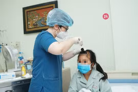 Đau đầu, bé gái 9 tuổi “chịu” 8 tiếng phẫu thuật lấy u màng não lớn