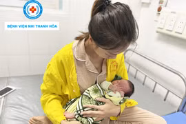 19 ngày tuổi phải cắt 40 cm ruột non vì xoắn