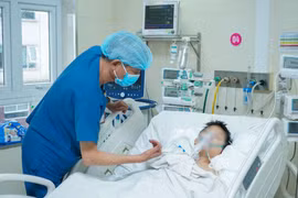 Xe ba gác chèn qua người, bệnh nhi 12 tuổi sốc đa chấn thương nghiêm trọng