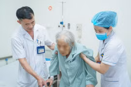 Thay khớp háng thành công cho cụ bà 113 tuổi