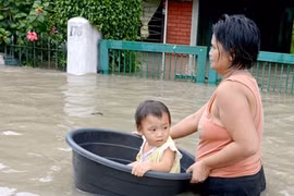 Hình ảnh đường phố Manila cũng biến thành sông