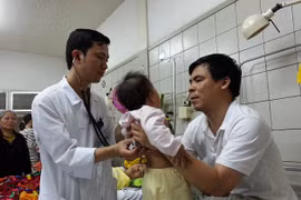 Cứu sống kịp thời bé gái bị biến chứng sởi dạng hiểm