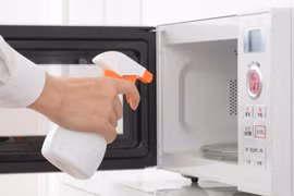 4 lỗi thường gặp khi vệ sinh lò vi sóng khiến thiết bị nhanh hỏng