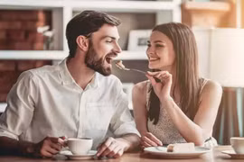 Làm bạn tốt với vợ cũ… “gương vỡ lại lành”? 