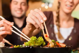 Ăn thịt hay rau trước trong bữa ăn?