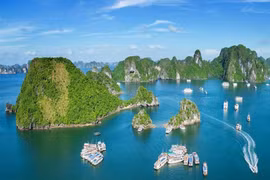 Vịnh Hạ Long lọt top '10 Kỳ quan được tham quan nhiều nhất thế giới'
