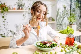 Tránh xa 'văn hoá ăn kiêng' độc hại, thực hành ăn uống lành mạnh
