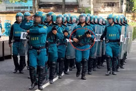 Dân quân thường trực được trang bị súng trường TAR-21 của Hải quân đánh bộ?