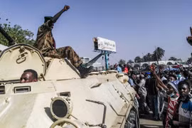 Đạo quân vừa lật đổ Tổng thống Sudan mạnh cỡ nào?
