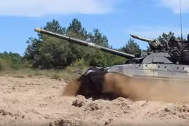 Xe tăng T-72AMT Ukraine dùng có tốt hơn T-72B3 của Nga? 