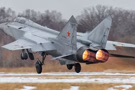 Top 5 chiến đấu cơ nhanh nhất thế giới, MiG-31 số 1