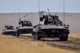 Mục kích kho vũ khí "khủng" Mỹ, NATO tập trận gần Nga