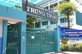 Sau khi ăn bữa xế bánh mì và xúc xích, hơn 20 học sinh nhập viện 