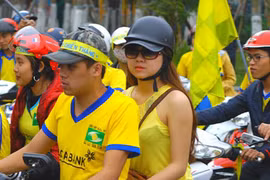 Nữ CĐV xinh đẹp Sông Lam Nghệ An “quậy tưng” Đà Nẵng