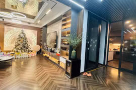 Ngắm biệt thự 3 mặt tiền bề thế giữa Hà Nội của Hồng Đăng