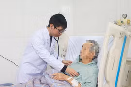 Chữa táo bón bằng lá lộc mại, cụ ông 88 tuổi nguy kịch