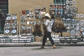 Loạt ảnh hiếm về phụ nữ Hà Nội đầu thập niên 1990