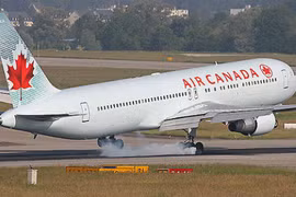 Khách Trung Quốc tấn công tình dục tiếp viên trên máy bay Air Canada