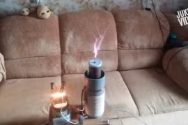 Clip hài cười lăn lộn: Đừng bao giờ nghịch dại với điện