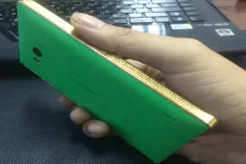 Lumia 930 mạ vàng cực chất... giá trên trời ở VN