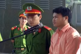 Nhậu chung, con 19 tuổi đánh cha đến chết