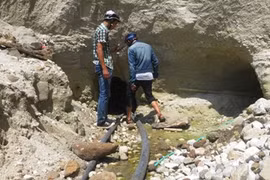 Nổ mìn đánh sập hầm vàng để ngăn "vàng tặc"