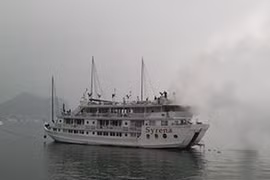 Gallery - Cháy Tàu Trên Vịnh Hạ Long - image 6