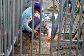 Gallery - Quán Bia Vỉa Hè Có Công An Chống Lưng