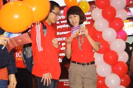 Đồng phục độc của VietjetAir bị Lotteria "nhái"?