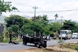 Công an lái công nông về trụ sở thì xảy ra tai nạn chết người
