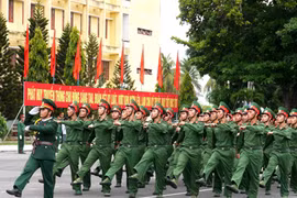 Đại học Thông tin liên lạc duyệt đội ngũ hoành tráng