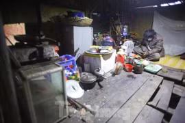 Hà Nội lạnh 12 độ C: Giá buốt xóm ngụ cư ở bãi giữa sông Hồng