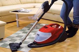Những thói quen xấu khiến máy hút bụi nhanh “tã“