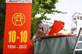 Hà Nội rực rỡ cờ hoa