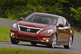 Nissan Sunny bị triệu hồi do lỗi túi khí