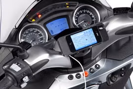 Xe Piaggio sử dụng Iphone để hỗ trợ người lái