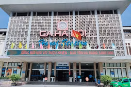  Dịch COVID-19: Bến xe, ga tàu ở Hà Nội vắng như “chùa Bà Đanh”