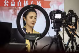 Vi Á hay "vua son môi", ai là livestreamer giàu nhất Trung Quốc?