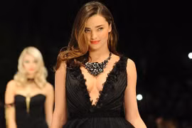 Miranda Kerr xinh đẹp với vòng cổ 60 tỉ đồng