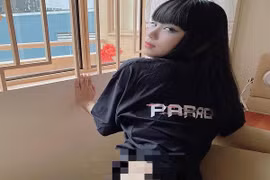 Nhức mắt phong cách diện áo phông hở hang phản cảm trên Instagram